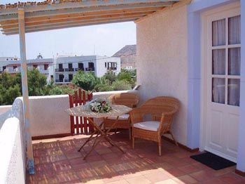 Marco e Diego hanno preso in gestione un piccolo resort sull'isola di Patmos in Grecia